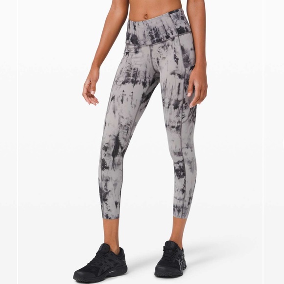 EUC Lululemon Fast & Free Tight II 25"Game Day
Game Day Dk Chrome Blk Multi
Sz 6 - Picture 1 of 8